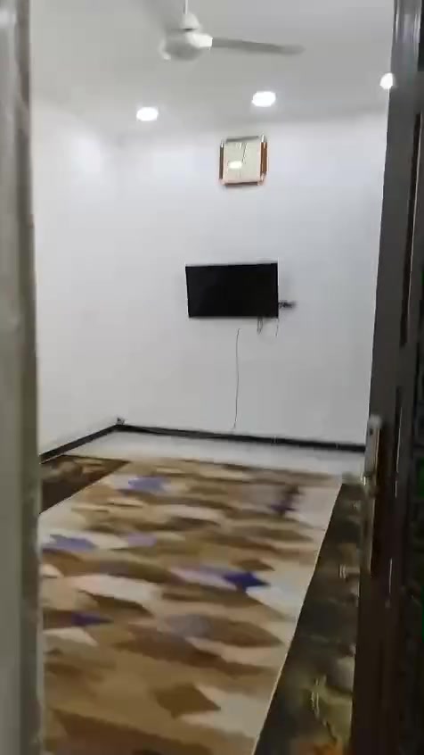 +9647715110973
السلام عليكم 
بيت طابو زراعي سند 25 منطقة البلديات- شارع المصرف ضياء الحلفي
البيت يبعد خمس افرع عن الرسمي  ومقدمين على معاملة تطويب
مساحة البيت 100 متر 5×20
البيت مسلح وكامل من فوك ليجوة وبناءه حديث2020 
البيت عبارة عن طابقين ونص صالة جبيرة واستقبال  وحوش الطابق الثاني غرفتين سويتات مثل ما موضح بالفيديو بالاضافة للطابق الثالث بي غرفة ايضا سويت وسطح وبيتونة
 وخدمات المنطقة من تبليط ومي ومجاري تجي وتشوف بعينك،المنطقة كلش راقية وما ناقصها اي شي
***********
للاستفسار ذن ارقامنه
