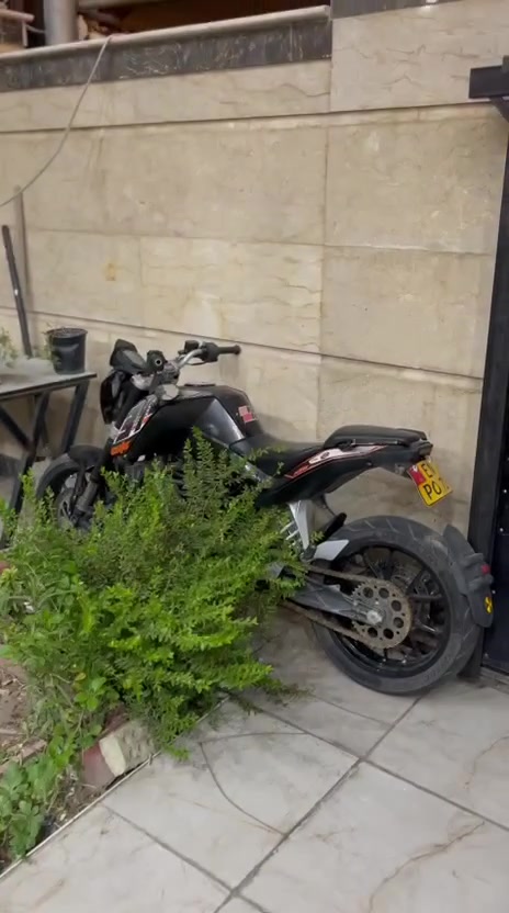 Ktm duke 200cc
يحتاجلها فقط عقل 
الدراجه للبيع لان راح اسافر
كامله كلشي مابيها بس عقل 
السعر: مليون وميه وبيها مجال
***********
