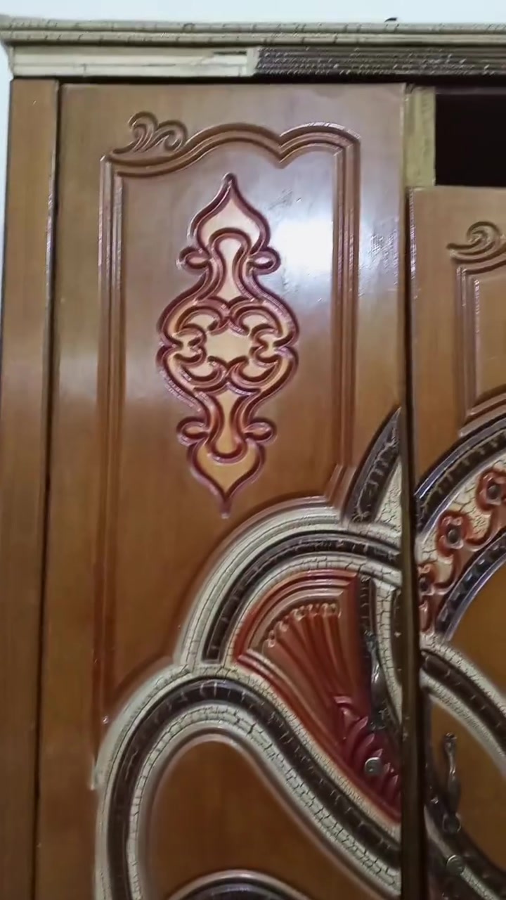السلام عليكم ورحمة الله وبركاته كنتور تسكام مستعمل للبيع 3 طلاكات اريده/150/بيه ماجال قليل/العنوان شارع عشرين قرب مطعم عافيه ونص/رقم تلفوني ***********
