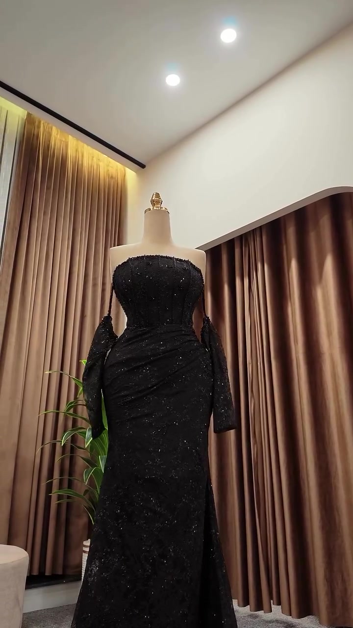 فستان أسود • مطرّز • موصل