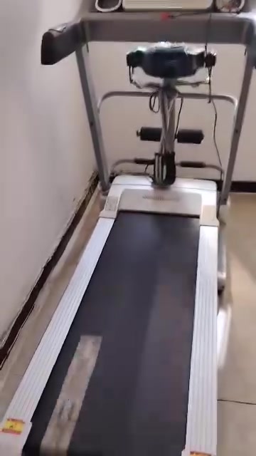 جهاز جري house gym للبيع كلش نظيف مابي اي مشكله يتحمل 150 كيلو ماطور جبلي ماطور رجاج خواصر جهاز قياس نبض القلب حماية من السقوط السعر 250 الف المكان الدوره ***********
