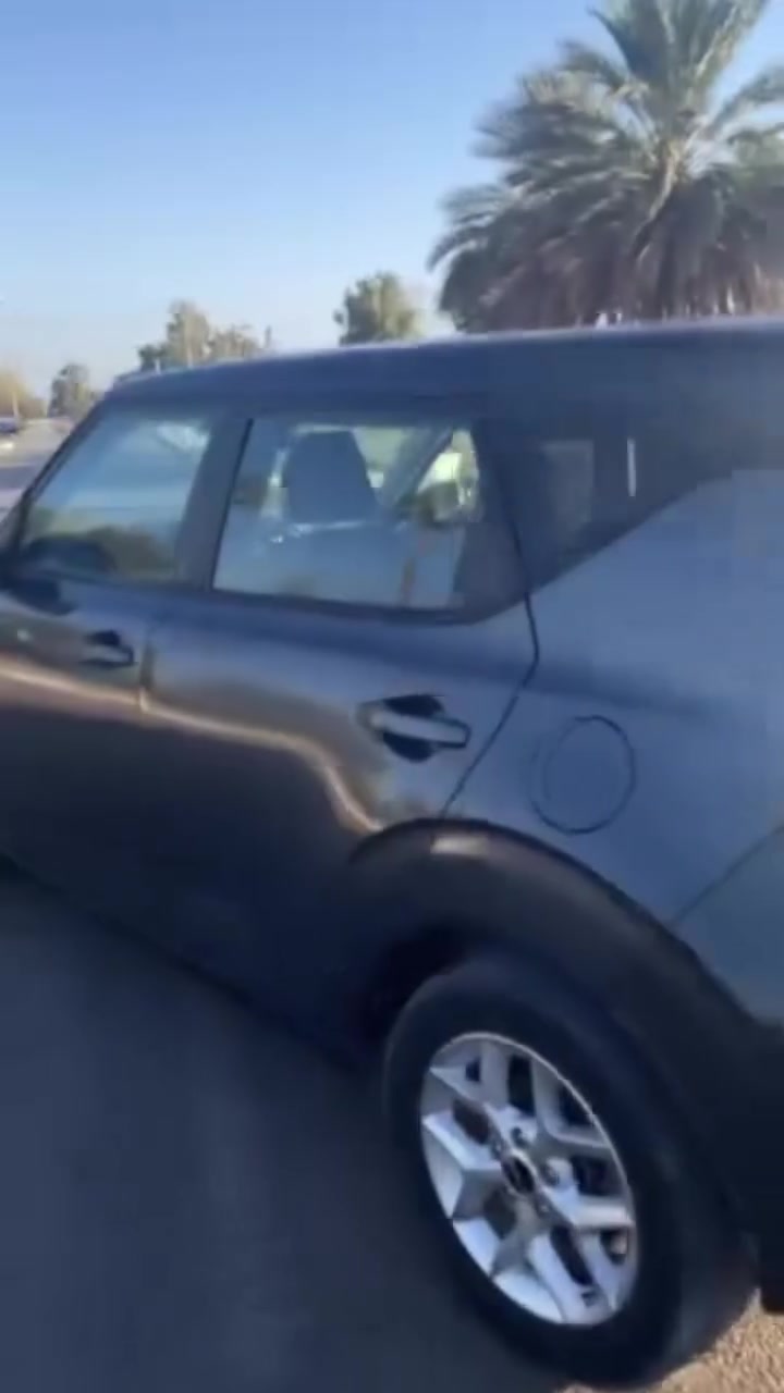 🚗 كيا صول موديل 2023 رقم بغداد باسمي تحويل ثاني يوم 

🔧 المواصفات الفنية:

 • المحرك: 4 سلندر سعة 2.0 لتر
 • القوة: حوالي 147 حصان
 • نظام الدفع: أمامي (FWD)
 • الوقود: بنزين
 • صرفية وقود قتصاديه

 • شاشة كبيرة , 
 • بلوتوث
 • كاميرا خلفية
 • مكيف هواء
 • تحكم بالمقود
 • أنظمة أمان (ABS – ثبات إلكتروني – مانع انزلاق)

📊 تفاصيل السيارة:
▪️ الموديل: 2023
▪️ اللون:نيلي
السعر 144 بيها مجال 
للاستفسار ***********
