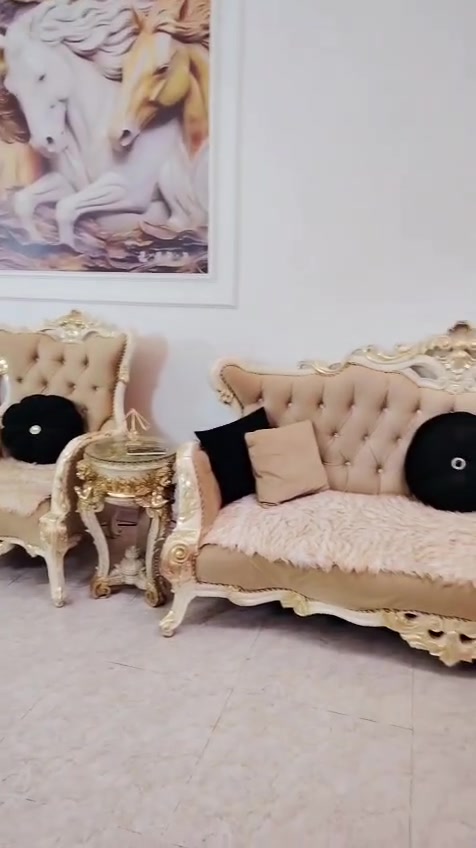 السلام عليكم تخم ملكي خشب زان  العدد 8مقاعد السعر مليون200 المكان بعقوبة الرحمه قرب جامع الأقصى الرقم***********
