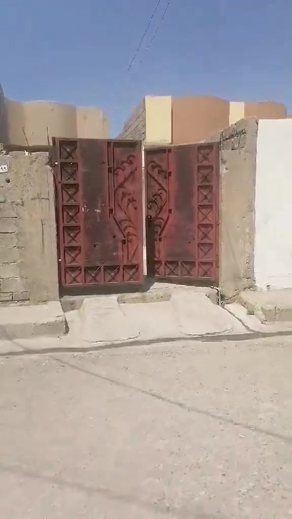 السلام عليكم  
دار للبيع حي الهرمات الخامسة زراعي مساحة الدار 200.م طابق واحد بي غرفتين وهول ومطبخ واستقبال واكرمكم الله تواليت داخلي وخارجي 

الاستقبال 6x4

الهول 7x5

المطبخ 4x5

الغرف 5x4 
استفسار اكثر مراسلا الصفحة او الاتصال ***********
