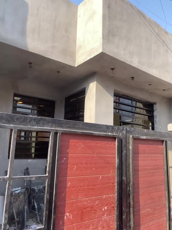البيع حي المهندسين طليطله الشارع الاول ١٥٠ غرفتين قاط ونص بناه طابوك لاساس رفت التفاصيل اكثر انتصال ***********
