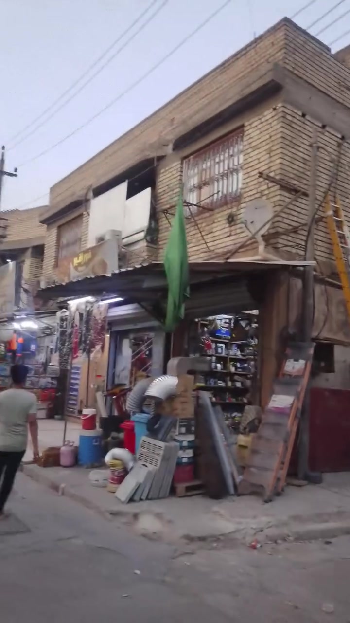 يعلن مكتب ركن الباديه للالعقارات عن بيع بنايه المساحه 170 متر 4 وحدات سكنيه+ 4 محلات موقع تجاري وارد الشهري 3 مليون دينار عراقي موقع البنايه بغداد الجديده شارع المسبح قرب جبار ابو شرب الاستفسار الاتصال على الرقم *********** مكتب ركن الباديه للالعقارات
