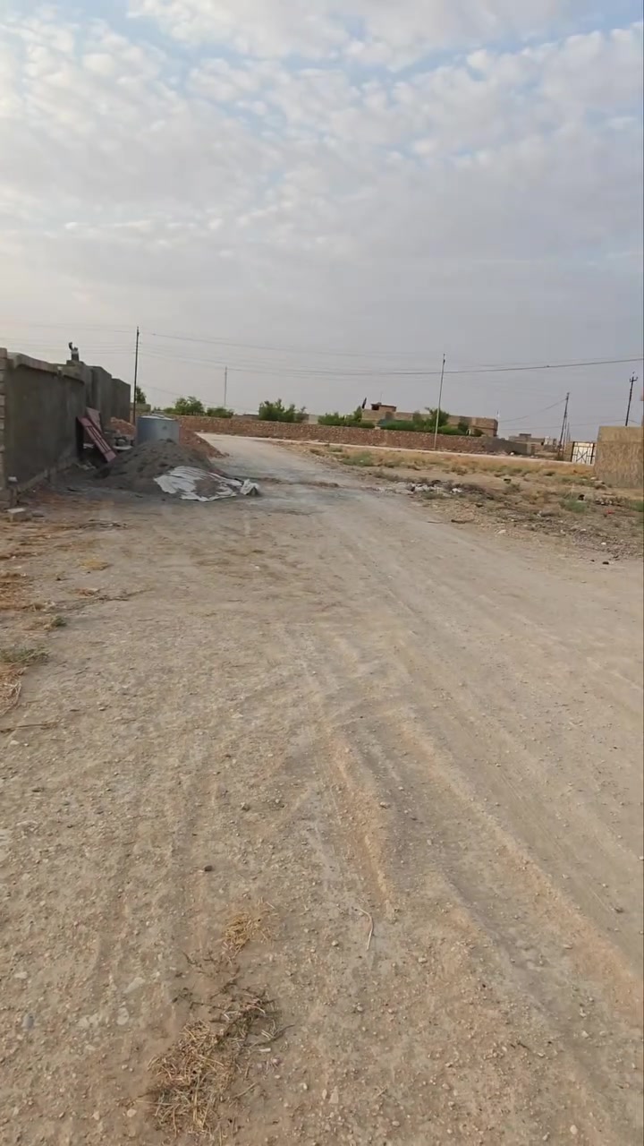 السلام عليكم اخوان قطعه ارض للبيع في شارع مطار الكهرباء والماي متوفر بيه.  وراء مدرسه متوسطه النابغه الدبياني. وقريب لشارع العام.  المساحه 300 متر.  اللي يريده واللي عنده سؤال او استفسار خليه يتصل على الرقم او يراسل خاص.  الرقم. ***********
