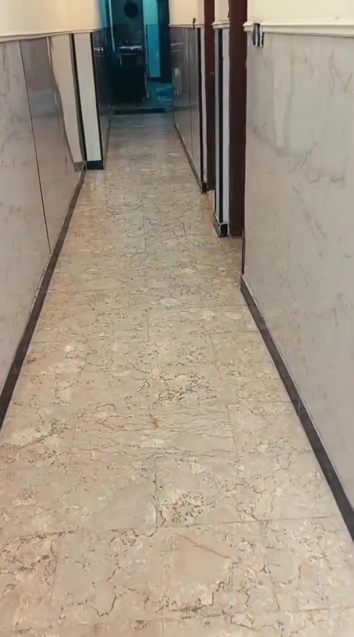 سلا عليكم  اخوان بيت 100متر في المشتل حي المعلمين مجمع فدك البيت على شارع العام شارع المجلس البلدي  كلشي بي كامل السعر 117مليون وبي مجال ***********

