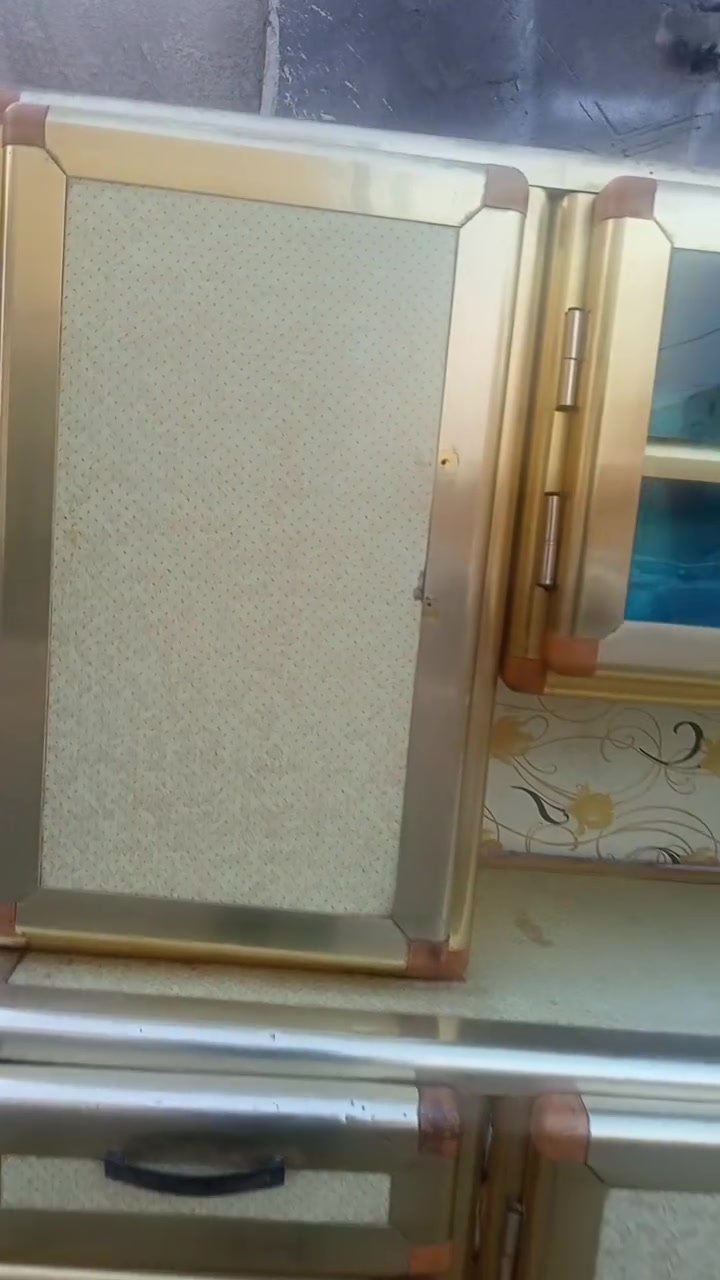 سلام عليكم كاونتر للبيع مترين. ارضي وتعليك بدون سنك. العنوان البصره قبله***********
