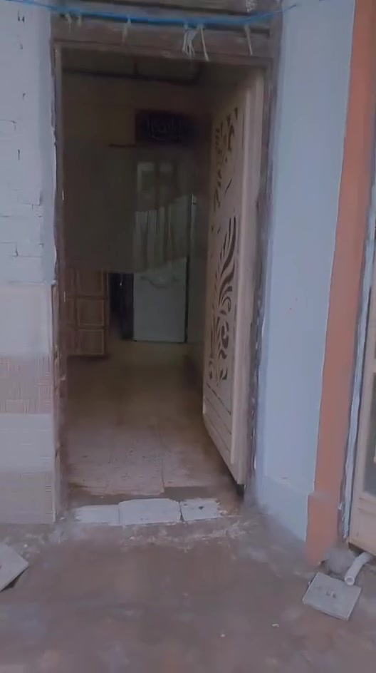 السلام عليكم
الدار للبيع 
مساحة البيت  ١٥٠ متر 

 سند طابو 

يتكون بيت من غرفتين هول و استقبال  
عنوان  البيت حي صدام قريب عل جامع حبيبنا مصطفى 

تواصل معا صاحب البيت ***********
