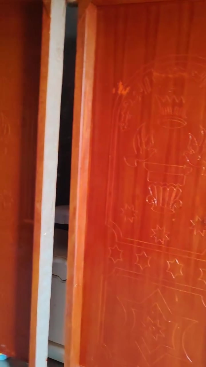 يوجد لدينا ثلاثة بيبان مع جرجوبه سعر باب و جرجوبه ١٢٥ ألف الواحد وبي مجال 
العنوان ذي قار قضاء الغراف قرب علوة الاسماك محل نجارة أثير ***********
