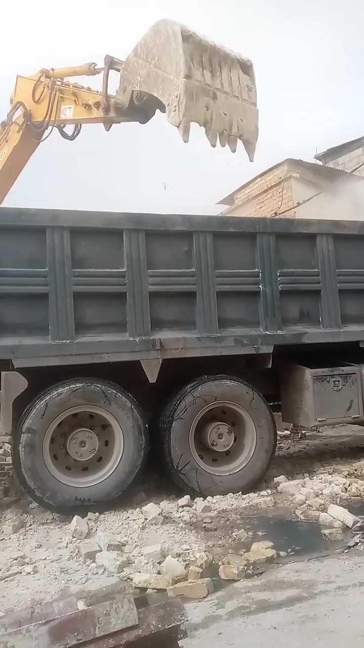 تفليش الدور ورفع الانقاض بموادة فقط وتعديل الارضيه مع تحياتي للجميع ***********

