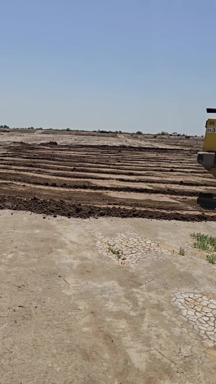 ارض زراعه للبيع المساحه ٦ دونم سعر الدونم ٦ مليون كافه الخدمات الأرض صالحه للزراعه بس متروكه تداور بسمك ٠ المدرسه تبعد عن الأرض ٤٠٠ م التبليط كيلو والكيلو مدفون من قبل الدوله ترابي جاهز للتبليط تقع على مشروع ماء متوفر شته صيف لا توجد اي مشكله قانونيه ولا عشائريه  مع مضخه ماء ١٠ حصان ٠بالنسبه للكهرباء تبعد عن الأرض ١٠٠ م ويتوفر معامله مع كافه الموافقات الطرق الاثار النفط الغاز وموفقه السكك بغداد مع موافقه  الناحيه  كامله محوله واسلك ٠ العنوان الديوانيه قضاء الدغاره بتجاه الشوملي ٠واكو طريق للكاع من السريع الدوالي مقابل مطعم قصر السلطان  ***********
