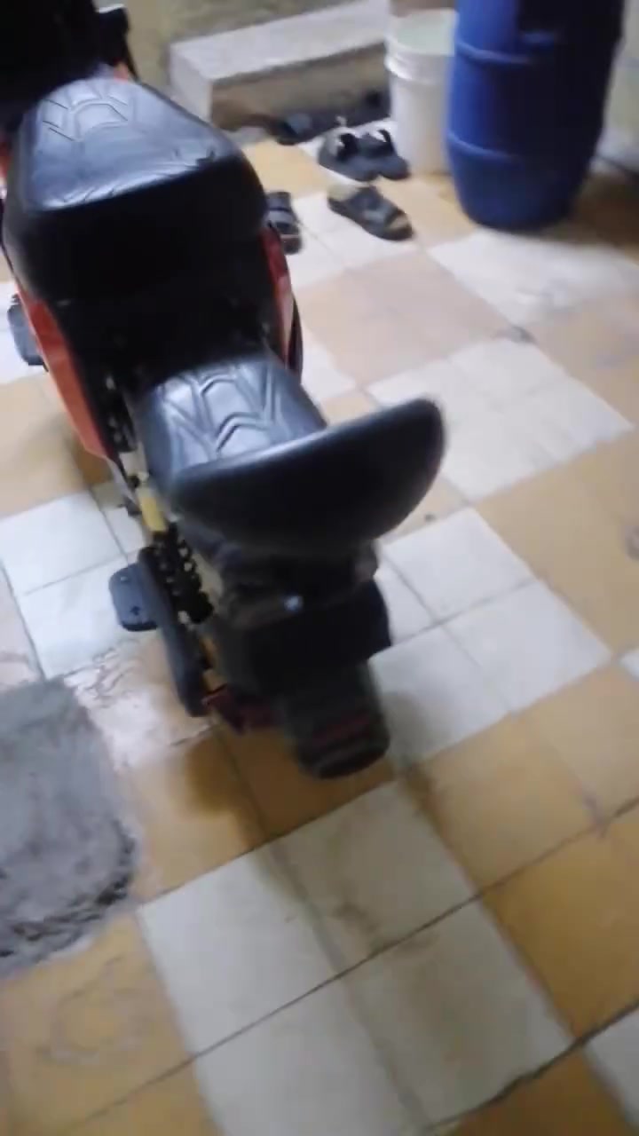 السلام عليكم ورحمة الله وبركاتة
دراجه شحن R9 
سته باتري دبل جدد
شاحنه اصليه مال سته 
تايرات طخم جدد
الدراجه كلها شغاله 
ما يرادلو كلشي 
مكان موصل ايمن 
السعر 550وبي مجال 
***********
