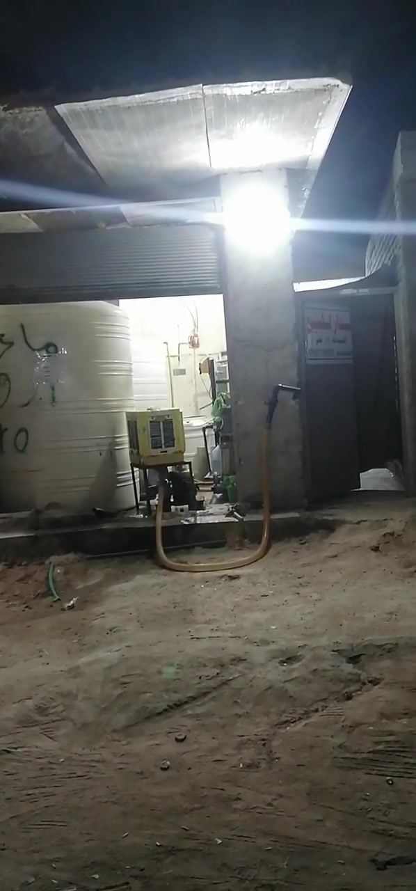 بيت للبيع المساحه 108متر
شارع المطار الجديد شارع أسواق فدك 
على شارع تجاري بناء ٢٠٢٦ درجة أولى وبي محل مؤجر وجاهز 
السعر اتصل وبيك خير ***********
