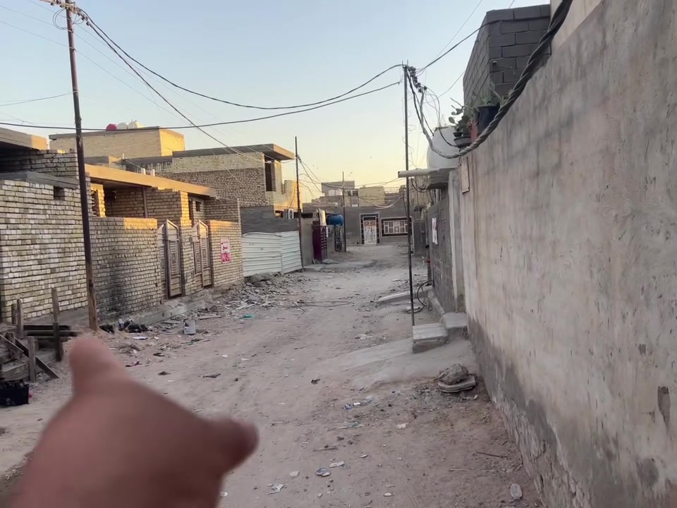 السلام عليكم بيت مساحة 110 كولشي موضح بل فديو تسجيل صوره وصوت حت يكون امامك واضح السعر 65 وبي مجال اي استفسار ***********  العنوان  الضباط  من شارع ال 100 اتجاهك يكون قريب عليه الخدمات والتبليط 
البناء رفت وطابوگ  وتسليح بل كامل
