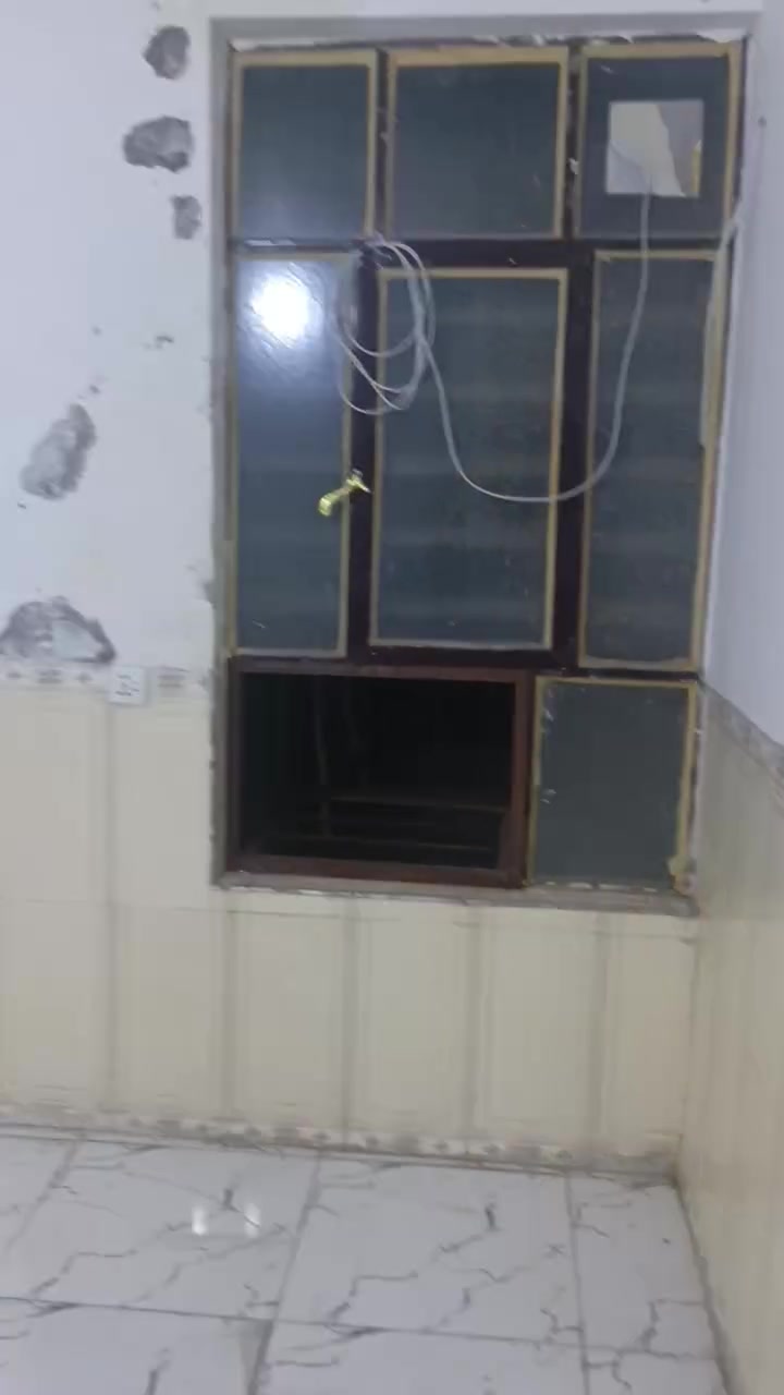 السلام عليكم شقق حديثه للايجار يوجد طابق ارضي طابق ثاني طابق ثالث شقق حديثه عوائل فقط العنوانزعفرانيه قرب حسينيه امام المهدي***********
