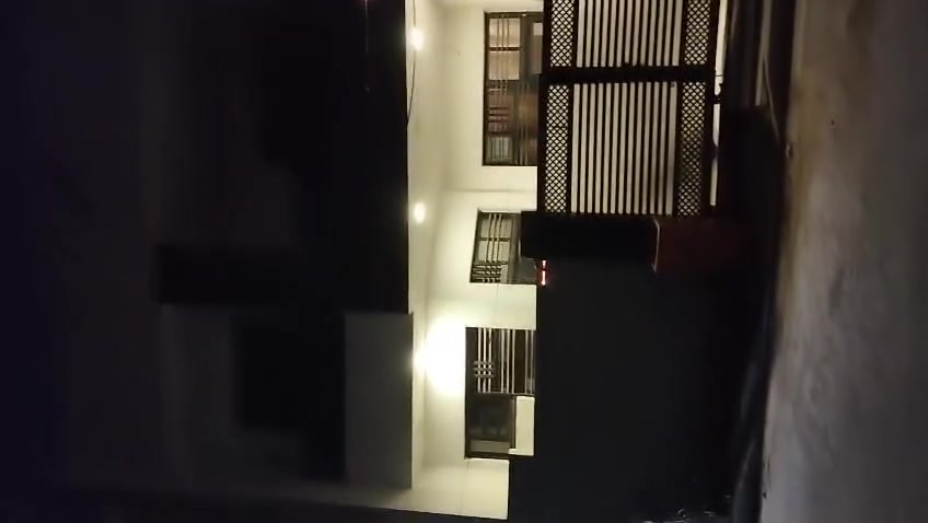 دار للبيع او المراوس بمساحة اقل الدورة حي دجلة يحتوي على ٣غرف وصالة وحمامين وحولي وحديقة داخلية للاستفسار الاتصال***********
