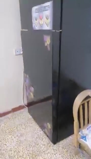 السلام عليكم ثلاجه حجم 24 قدم كبيرة للبيع سريع وبسعر مناسب 200 الف  مامتوجد عل فيس *********** وتساب
