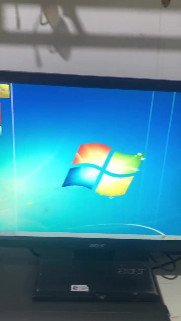 حاسبه لبيع سعره 125 الف
 شاشه بيه خطوط مامثرات نوع شاشه ايسر
+قطعت وايفاي +ماوس +كيبورد
 هذا رقمي *********** حي عامل كربلاء
