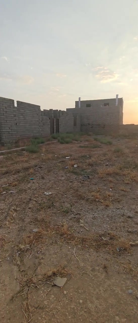السلام عليكم اخوان قطعه ارض للبيع في شارع مطار الكهرباء والماي متوفر بيه.  وراء مدرسه متوسطه النابغه الدبياني. وقريب لشارع العام.  المساحه 300 متر.  اللي يريده واللي عنده سؤال او استفسار خليه يتصل على الرقم او يراسل خاص.  الرقم. ***********
