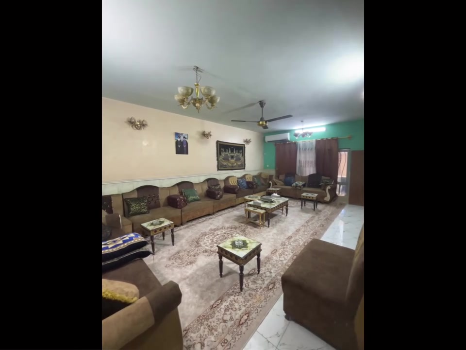 السلام عليكم
دار للبيع🏠 
المساحة:260م
الواجهة :١٣
النزال ٢٠
الموقع📍 بغداد /حي النصر /شارع انشائية حمزة المياحي  الفرع العاشر1️⃣0️⃣ 
جنس الأرض /طابو صرف سند بأسمي ✅
يحتوي البيت على 5️⃣غرف نوم ✅
+على استقبال وصالة ومطبخ ✅
وصحيات داخلية وخارجية ✅
وكذلك صحيات في الطابق الثاني ✅ 
و4 غرف نوم في الطابق الثاني ✅
البيت مرتفع عن الشارع ✅
ويحتوي على خطوط ماء عدد2 ✅ 
وكذلك على سبالت على عدد الغرف 
والمطبخ ايضاً ✅
يباع البيت مع الأثاث أو بدونه 
للاستفسار الاتصال على الرقم  أو واتس اب 
***********
