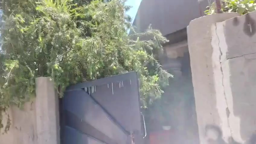 بيت للبيع 
بحي العمال 
المساحه ٢٥٠ متر
غرفتين نوم وصاله ومضيف ومطبخ وصحيات داخليه وخارجيه 
السعر ٨٥ وبيها مجال حك الجيه الرقم *********** @إشارة
