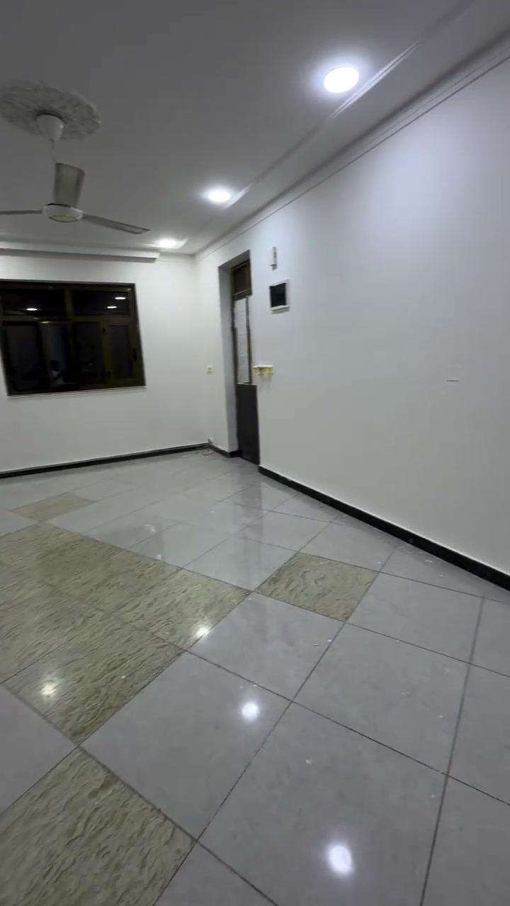 شقه طابق 3تحتوي على غرف نوم 2مجهزه ب سبالت +صاله+هول+حمام+مطبخ /مساحه الشقه 140متر بناء حديث 
تانكي مع سخان منفصل / عنوان / كاظميه شارع المحيط نزله معمل الدبس مقابل معمل الدبس لل استفسار /***********
@إشارة
