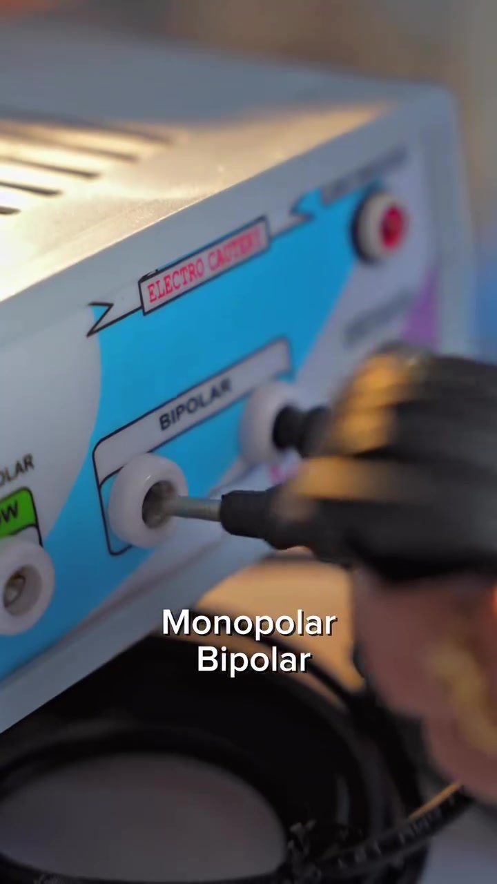 تعلن لكم شركة الطب الحديث MHD 🏅
عن توفر جهاز الكوتري الهندي #Electrical_cautery   

Monopolar
Bipolar
 أحادي و ثنائي القطب 
بطاقة 100 watt 
قطع مع تخثر للدم  بدون نزيف 
يستخدم لإزالة الثاليل والاكياس المهبلية و الشامات و الأورام الصغيرة بدون اثار جانبية.
كما يستخدم مخدر موضعي على الجلد ليظهر جلدا جديدا
للتواصل والاستفسار ارسل رسالة على الخاص او على الرقم :
‏‭***********‬
او تواصل على الواتساب مباشرة 
wa.me/9647870294877
#شركة_الطب_الحديث
#MHD🏅
