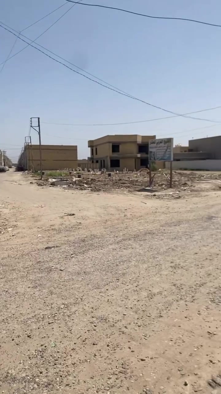 ✨ دار حديثة ونظيفة جداً للبيع – موقع متميز وكافة الخدمات متوفرة 
✨الموقع: بغداد – الدورة – شارع النفط – مجمع سفير الرافدين السكني.المساحة الكلية: 70 متر مربع
.حالة الدار: بناء حديث ونظيف جداً (جاهز للسكن الفوري).الخدمات: المنطقة مخدومة بالكامل (ماء، كهرباء، وبنية تحتية متكاملة).
📐 التفاصيل الداخلية للدار (نظام قاطين):
القاط الأرضي:صالة استقبال (هول).مطبخ مريح.غرفة نوم.خدمات صحية متكاملة
.القاط الثاني:غرفتا نوم واسعتان.خدمات صحية إضافية.
💰 السعر المطلوب:80 مليون دينار عراقي (سعر منافس وقابل للتفاوض البسيط).
الاتصال ***********
