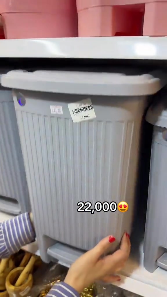 

نص مكتوب في الصور:
- 22,000 😍