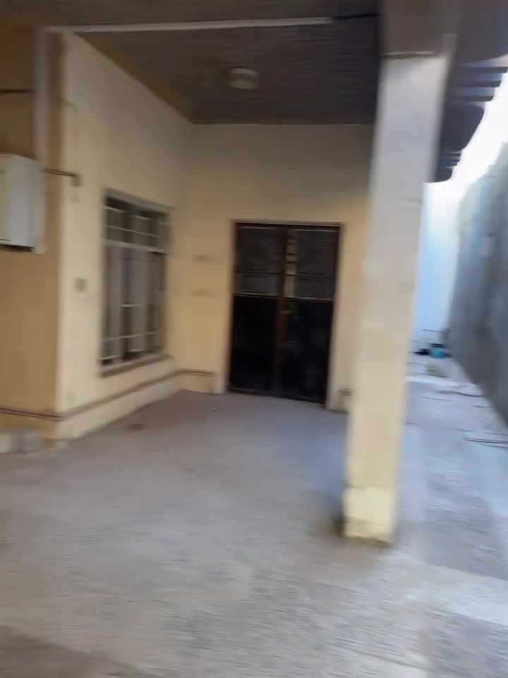 بيت للايجار يتكون 5 غرف نوم بيت نضيف مثل ما موضح بالفديو موقع البيت ب تقاطع 40 بصف اثاث الفلوجة مقابيل افران الامين او المضخة اى استفسار ‭***********‬
ايجاره 600 قفل 
يرهم سكني او تجاري
