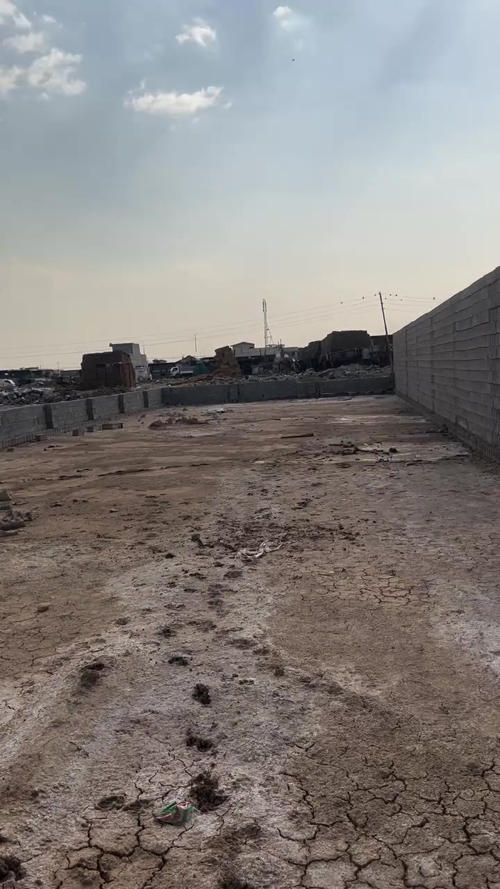 سلام وعليكم ارض زراعي ٥٠٠متر علئ وجهين مطلعها 
صوندات  ماء ومجاري وكهرباء عراض الشارع ١٢ونص الحميديه خلف ساده طوال ***********
