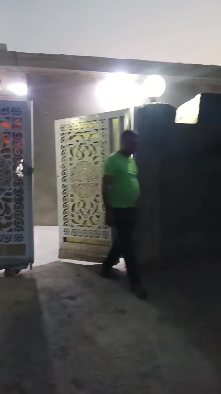 سلام عليكم بيت بحي النصر زراعي لكن على شارعين المساحه 150 صب كونكريت البناء بلوك 2025 السعر 25 وبي مجال فقط للشراي ***********
