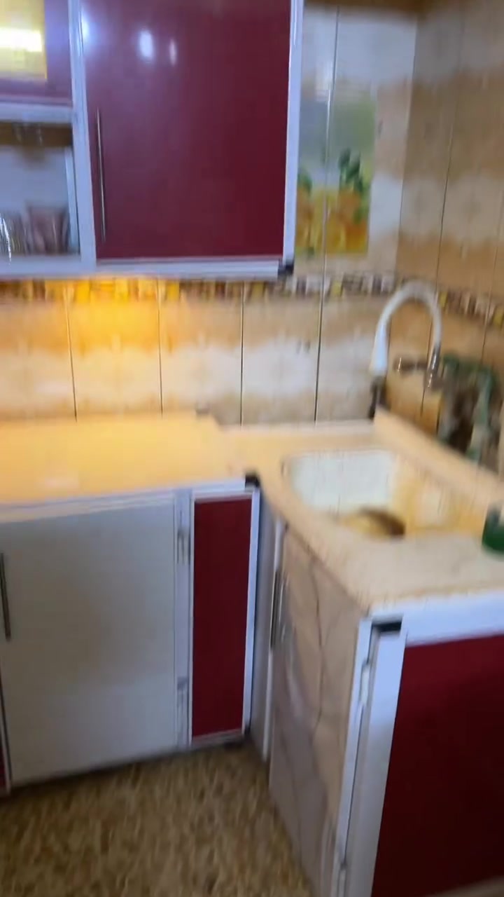 مستعجلين ع بيع. ب١٥٠ الف.  فصلته قبل سنتين ب٧٥٠ وهسه عندي شيله وماعندي مكان. تصليحه يكلف ٢٥ الف بس هاي بابين يغلفهن واذا اكثر من ٢٥ اني اتحمله
مكاني. سبع للبور شارع بلقيس   مابي لا خياس ولا اي شي نضيف من داخل

***********
