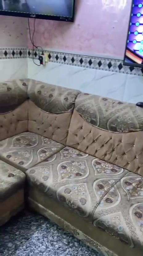 ديوان تركي تفصال تكمه البيع ١١ مقعد جدآ نصيف وسعره مناسب جدا جدا جدا ٣٠٠وبي مجال مكاني بغداد الدوره
