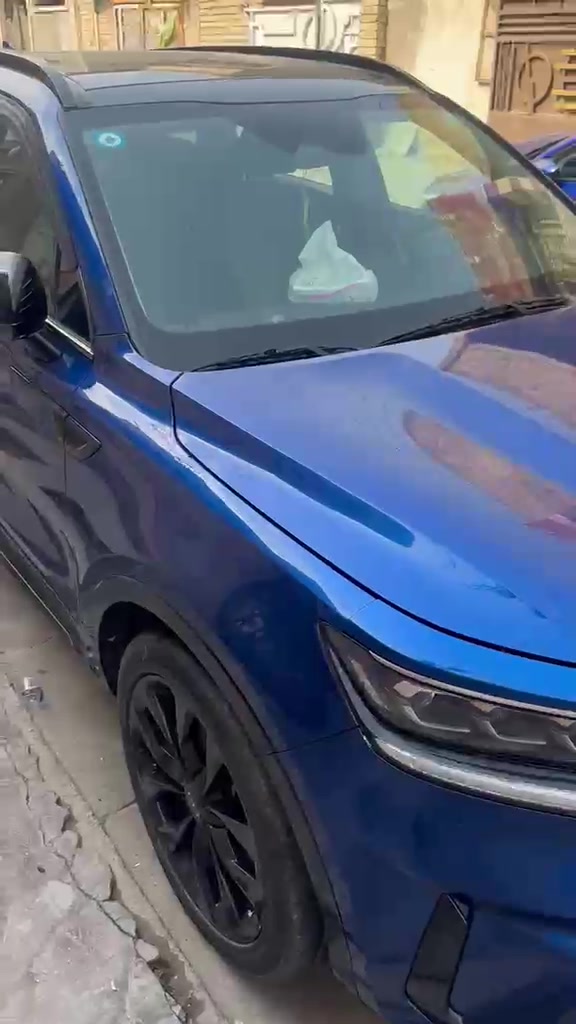 كيا سيرنتو موديل ٢٠٢٢ رقم بغداد اللون فيروزي مواصفات SXبرستيج فول مواصفات محرك ٤ سلندر تيربو بنوراما كشنات جلد مواصفات ١ / ١ حادثها تبديل بنيد ودعامية امامية مع تصليح خشم الشاصي مكان بسيط وبارد في الجاملغ الأمامي صور السونار مرفقة في المنشور السيارة ماشية ٥٧ الف كيلو متر سيارة جاهزة بدون نقص 
واتساب ***********