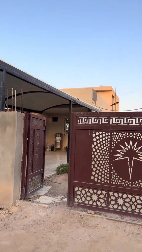 السلام عليكم👋للبيع(دار)بمساحة(700m)ملك صرف تحويل مباشر بأسم المشتري ليس إقرار محكمة في بغداد(مجاور جزيرة بغداد السياحية/الفحامة/شارع الكردي/قرب مركز شرطة الفحامة)واجهية العقار هي(20m) والنزال(33m)مكون من(3غرف للنوم/صالة/صحيات/مطبخ/حولي/قطعة جانبية/حديقة)للأستفسار *********** #viralvideo #جزيرة_بغداد_السياحية #tiktok #fyp #foryoupage 

نص مكتوب في الصور:
- للبيع دار بمساحة 700m ملك صرف في بغداد/ماور جزيرة بغداد السياحية/الفحامة/بداية شارع الكردي للأستفسار ***********
