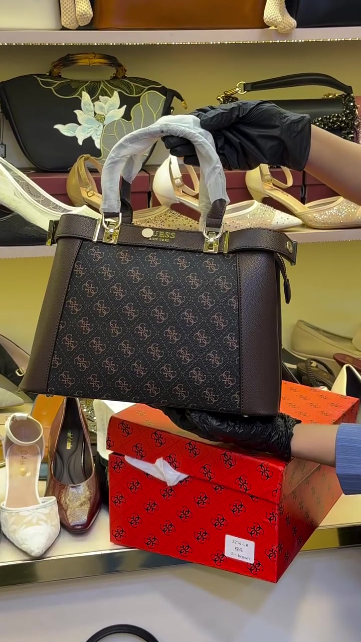 كوالتي ولا غلطة 👌😍
#كرار_لحقائب_والاحذية👜👠 
#العنوان_البصرة_شنشل_مول_طابق_الارضي 
#للحجز_او_الاستفسار_مراسلتنا_دايركت📩
