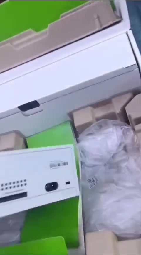 Xbox Series S للبيع - استخدام نظيف! 🎮🔥
السلام عليكم، عندي جهاز Xbox Series S مستعمل بحالة ممتازة للبيع، الجهاز قوي ويدعم كل ألعاب الجيل الجديد بكفاءة عالية.
​تفاصيل العرض والمواصفات:
​حالة الجهاز: نظيف ، الجهاز ممفتوح ولا داخل صيانة أبدًا.
​الملحقات:
​يدة التحكم الأصلية للجهاز.
​يدة إضافية ثانية من شركة Razer.
​ملاحظة بخصوص اليدة: منفذ الـ Type-C بيدة التحكم بيه مشكلة بسيطة، ولذلك مركب بداخلها قطعة بطارية شحن ممتازة بمكان البطاريات؛ تشحنها وتلعب بيها وايرلس (بدون واير)، وإذا تحب هم تكدر تربط بيها واير وتلعب مباشرة.
​📸 الصور المرفقة بالمنشور توضح حالة الجهاز والملحقات بالكامل.
​السعر:  ٤٠٠ دينار (وبيه مجال ).
​المكان: بغداد / الكرخ
​للتواصل: ***********
