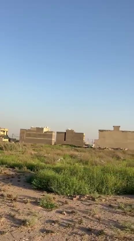 السلام عليكم قطعه ارضى البيع مربع الذهبي مساحه 125 متر رقم العقار 11817 سعرها 90 مع المجال الاتصال ***********
