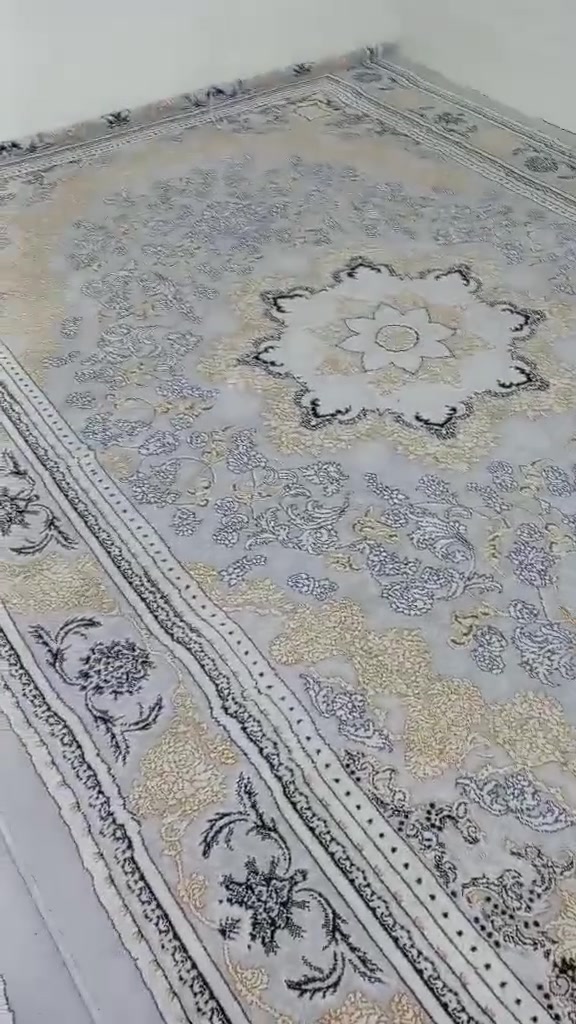 دوو فەرشی ٢نیو بە ٣ونیو بە ١٨٠ هەزار  زۆر تازەو بێ عەی بە سوتاویو پەڵەی نیە لە هەولێر بنەسڵاوە 
***********
