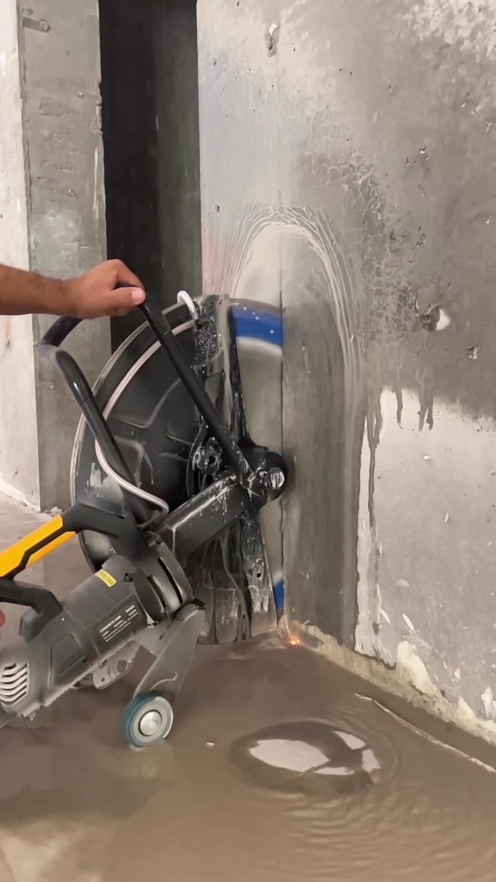 إذا تبحث عن قاطعة قوية وسريعة للكونكريت والأعمال الإنشائية، هاي فرصتك 👌
🛠️ CONCRETE SAW – قاطعة كونكريت

✅ مخصصة لقص الكونكريت والأعمال الإنشائية
✅ مناسبة لقص الخرسانة والمواد الصلبة المشابهة
✅ نظام قص بالماء لتقليل الغبار وتبريد الدسك أثناء العمل
✅ مزودة بغطاء حماية للدسك لزيادة الأمان أثناء الاستخدام
✅ تصميم عملي وسهل التحكم والتوجيه
✅ مزودة بعجلات لسهولة تحريك القاطعة أثناء العمل
✅ مناسبة لأعمال المقاولين والورش والمشاريع الإنشائية
✅ تصميم متين ومناسب للاستخدام العملي في مواقع العمل
✅ مستعملة استعمال خفيف وبحالة المصنع

💰 السعر: 400,000 دينار عراقي فقط

📞 للاستفسار والتفاصيل:
***********
