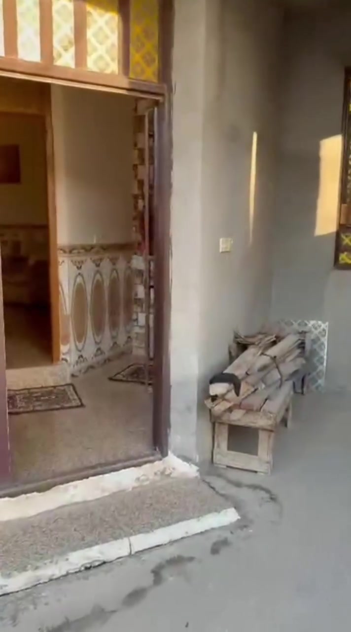 سلام عليكم دار للبيع مساحه 300 طابو سند 25 العنوان المدائن منطقة الجعارة شارع عبود التركي يبعد عن شارع العام 100 متر تفاصيل اكثر واتساب او الاتصال على رقم ***********
