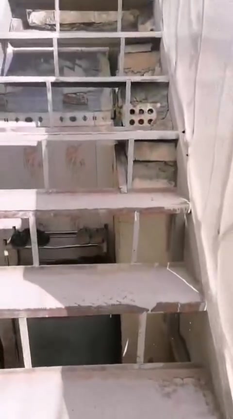 للايجار طابق ثاني خلف شارع السوق التجاري قرب حسينيه الزهراء ***********
