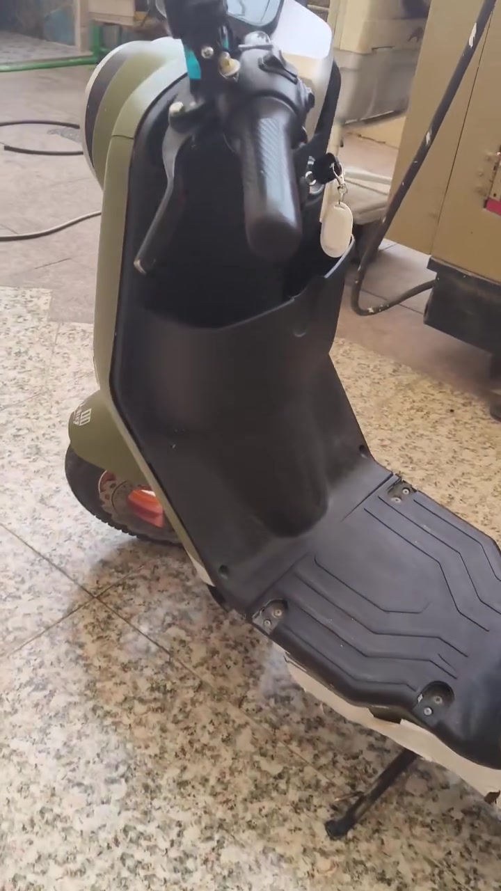 السلام عليكم دراجه شحن للبيع   R900عوزه بس بطاريات سرعة 99   سعر 250 بيه مجال للاستفسار عله هاذ رقم  ***********
