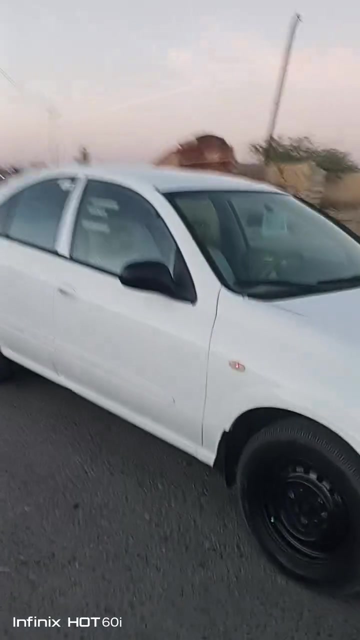 نيسان سني • ٢٠١٠ • تكسي