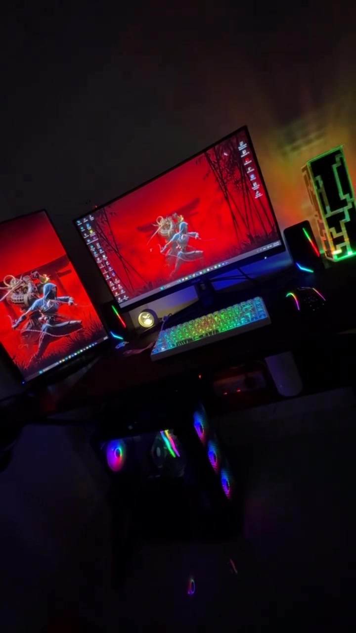 السلام عليكم شلون الحبايب 
سيت اب كامل للبيع 
المواصفات:

CPU: AMD R5 5500
GPU:RX 6650 XT
RAM:ddr4 16(2*8)
P.S:500W
M.2 1T 
الشاشة الاساسية: 

ASUS VG27V
27"
165HZ

Windows 11 pro مفعل
مواصفات مقاصره وتكدرون اشوفون ادائه باليوتيوب الحسابه كلشش نضيفن استعمال بسيط كلشش سبب البيع عدم التفرغ وانشغال بالشغل 
 
الشاشة الثانويه:
60Hz

السماعة :

HyperX Cloud III 🎧
الكيبورد: 
Attack shark 
كرسي مكتبي كلش حلو ونظيف كلشش قليل استخدامه 
والميز موضح بالصورة 
سماعة خارجيه read dragon 

ماوس باد ستيل سيريس

ماوس: 

Glorious

واضافه الهن UPS
السعر كامل كلشي بمليونين امانة الله كلفتني اكثر 

مكاني الاعظمية تحب تجي تفحص وتاخذ راحتك كل الهلا بيك 
للتواصل رقم *********** وكل الهلا بيكم
