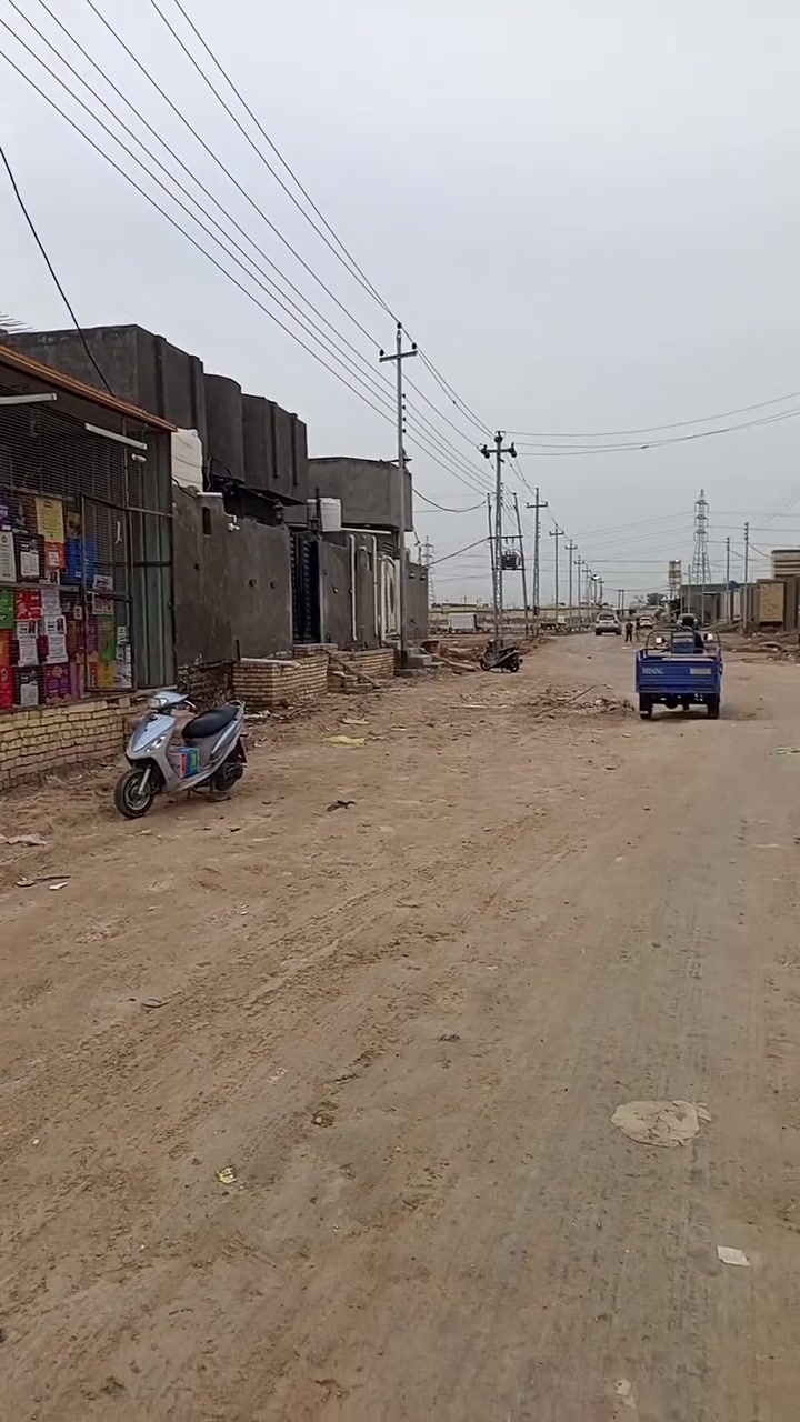 بيت للبيع حي الزهور مساحة 200م بناء كامل غرفتين صاله مطبخ حار باردبراني صيحات داخلي  مع خارجي محل موقع مميز البيت حر مامطلوب شارع 15 مقابل باب  ثانوية قادة النصر بناء 2025  سعر130 استفسار اكثر ***********
