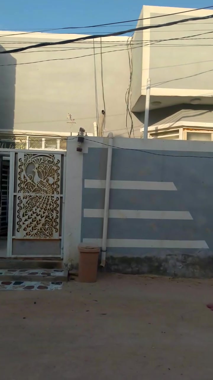 دار للبيع عقد زراعي المساحه 100 متر صب كونكريت
غرفه ستقبال صاله مطبخ صحيات 
زراعي حي ميسان شارع النخيل مقابل هيئة الزهراء 
السعر 50 مليون 
مكتب الفحام 🌹 واتساب ***********
